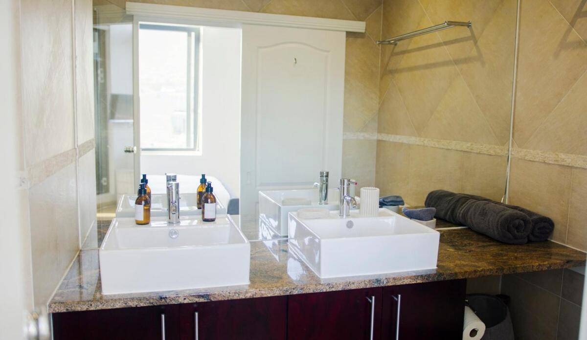 Hip Hop By Legae Lux Apartment Cape Town