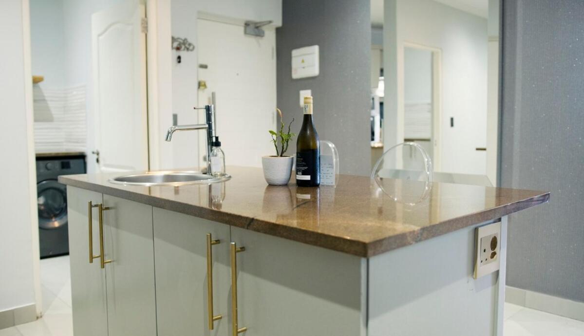 Apartment Hip Hop By Legae Lux Cape Town